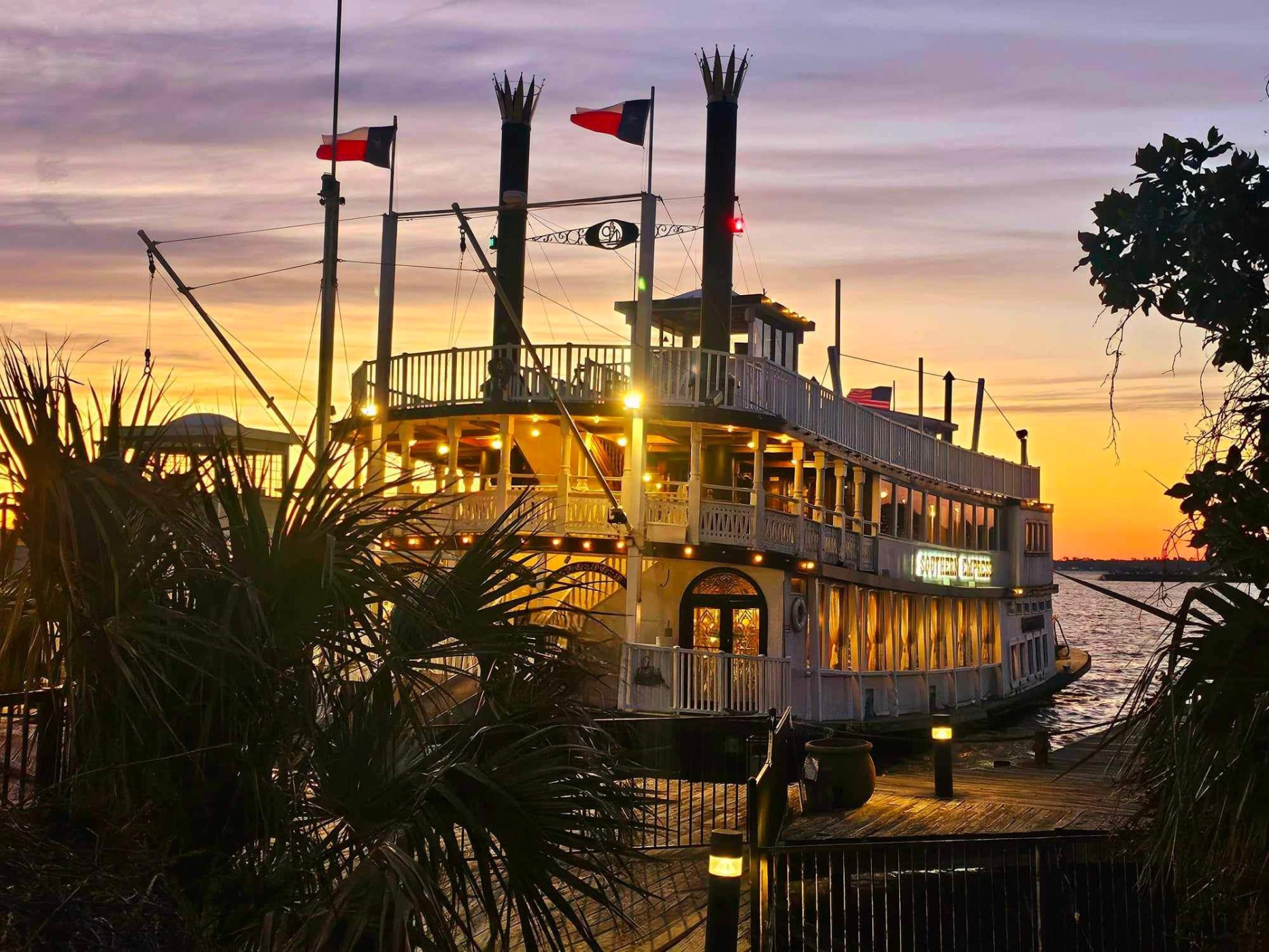 Conroe | Dinner cruise | Dueling Pianos | Southern Empress Cruises